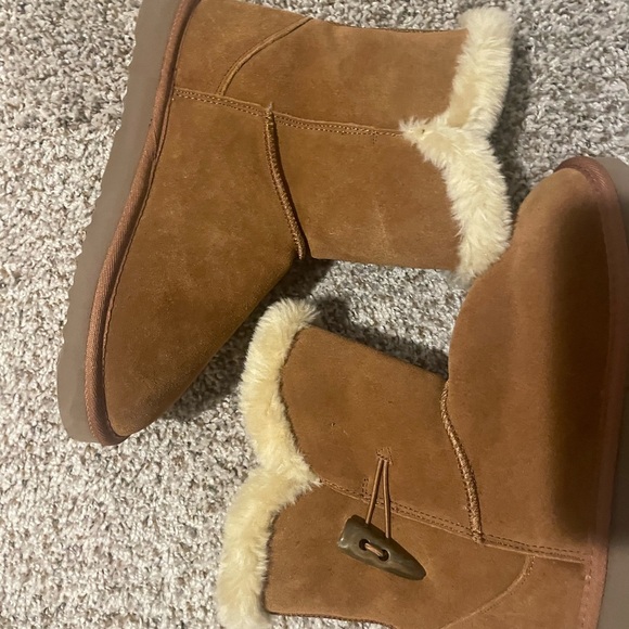 Cute fur lined booties with side button. Terracotta color. - Picture 4 of 6